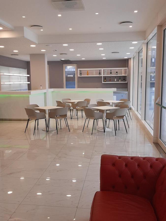Nuovo HOTEL SETTIBI 20m dalla spiaggia Giulianova Esterno foto