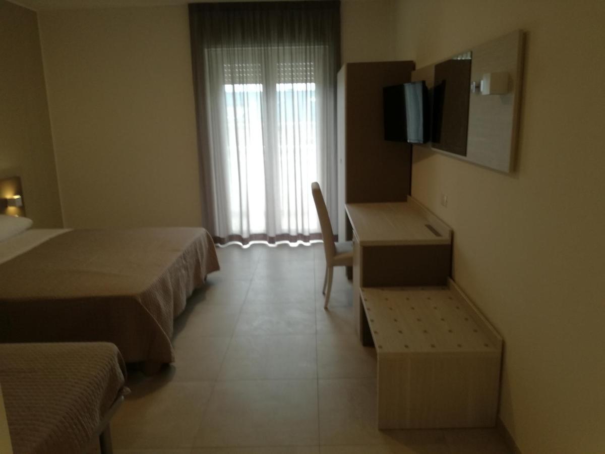 Nuovo HOTEL SETTIBI 20m dalla spiaggia Giulianova Esterno foto