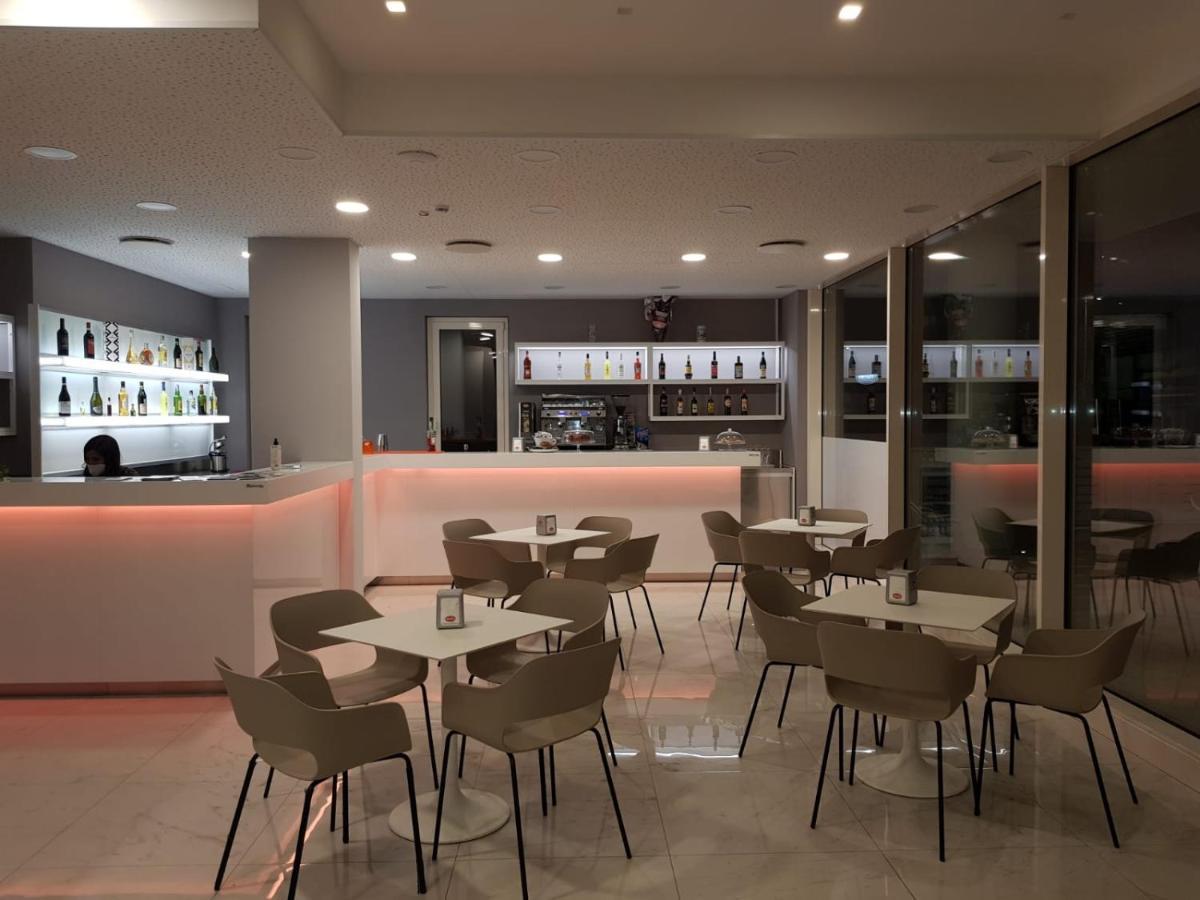 Nuovo HOTEL SETTIBI 20m dalla spiaggia Giulianova Esterno foto